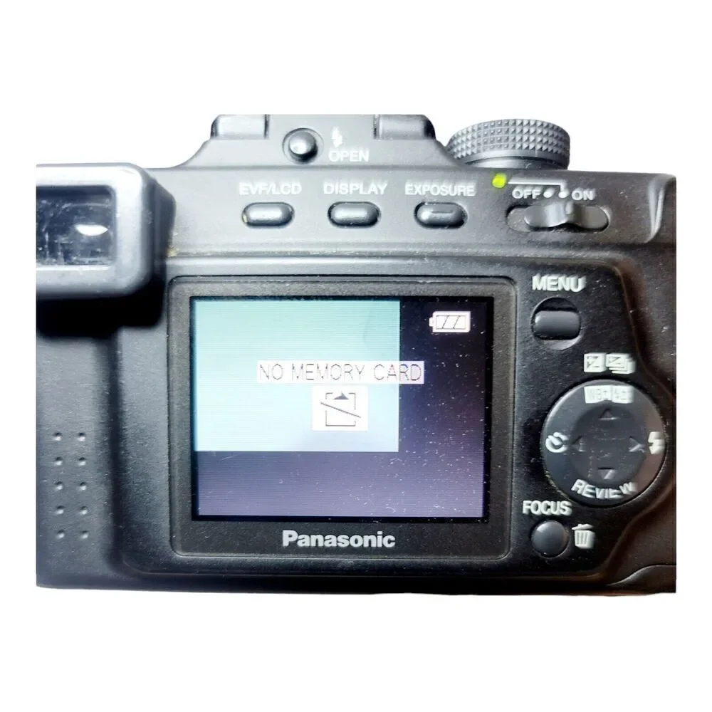 Panasonic LUMIX DMC-FZ5 5.0MP Digital Camera W/ Extra Battery‎ and Charger Works